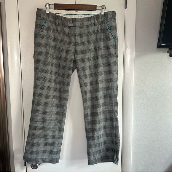 Abercrombie & Fitch Y2K Vintage Capri Pants. Gray and blue plaid. Size: 10. - Picture 1 of 7